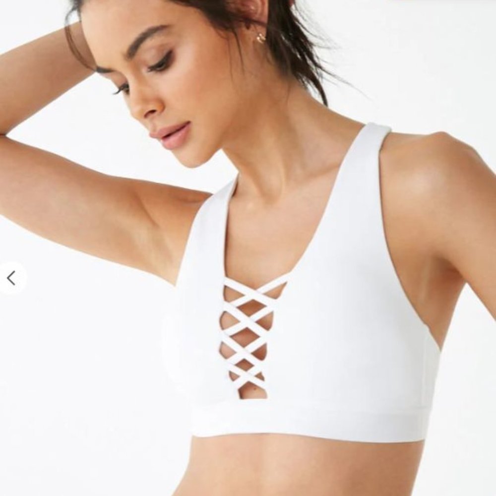 white f21 sports bra 🤍
